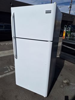 APARTMENT SIZE REFRIGERATORS