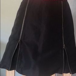 Like New Sz 9 Black Zippers Skirt SALE Only $7. 🍀