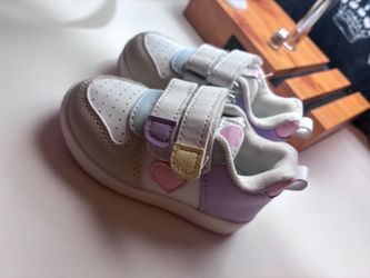 Toddler Girls Sneakers with Heart Detail