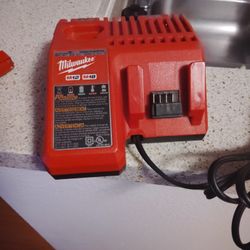 Milwaukee Charger M12/M18 & M12 Battery 