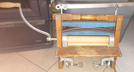 Anchor brand antique ringer