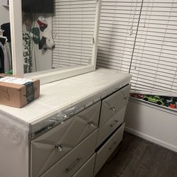 Ashley Full Bedroom Set ,dresser ,chest,2 Night Stand 
