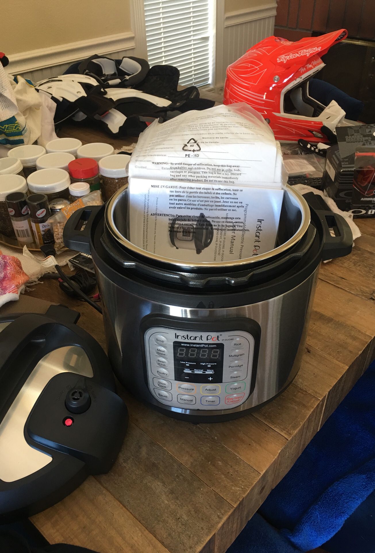 Instant pot large new never used payed 160