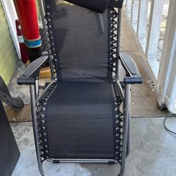 2 Easy Reclining Chairs With Headrests