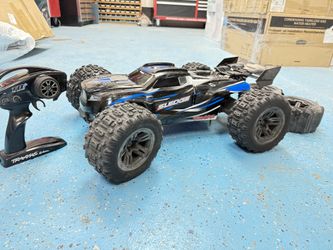 Traxxas Slash With Batteries And Paddle Tires