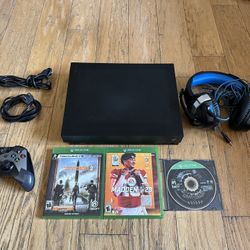Xbox One X 1TB Bundle (Manhattan Pickup W 110 ST)