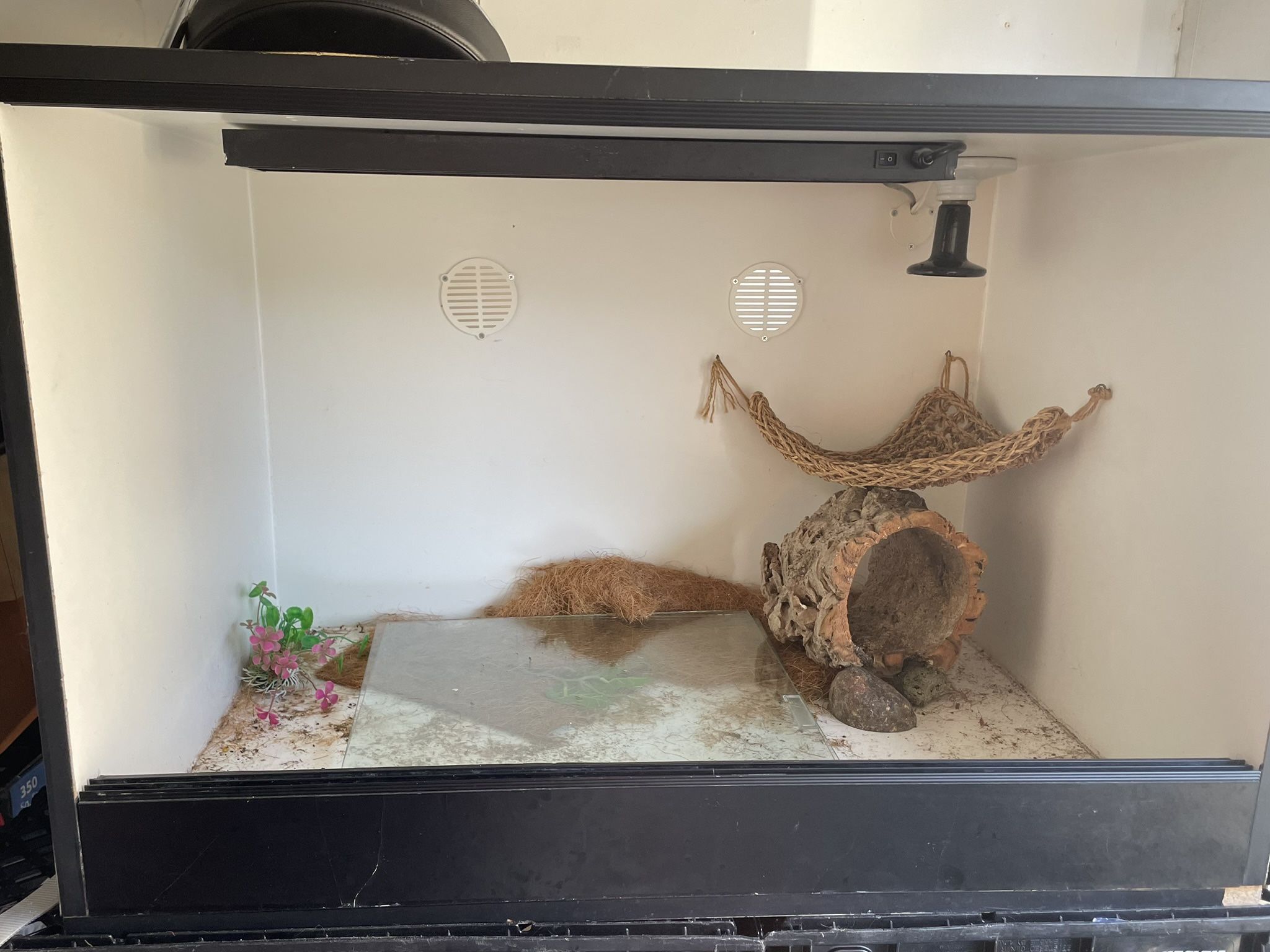 Custom-made reptile box