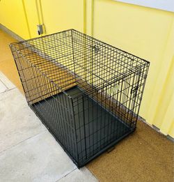 DOG CRATE  “LIKE NEW CONDITION”  42Lx 28Wx30H
