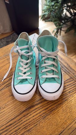 7womans 5 men  converse