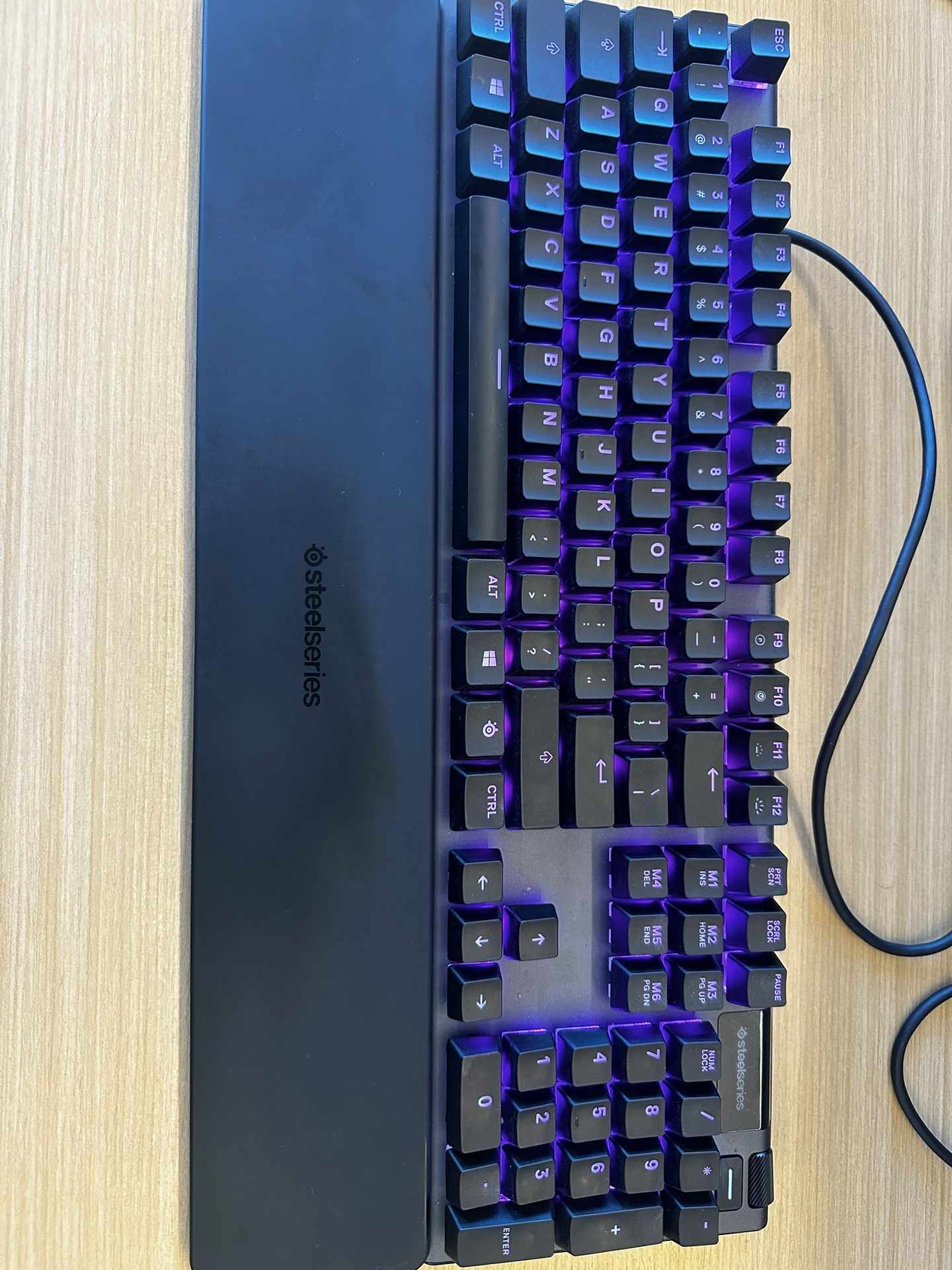 Steel series Apex 7 Mechanical Gaming Keyboard with OLED Smart Display