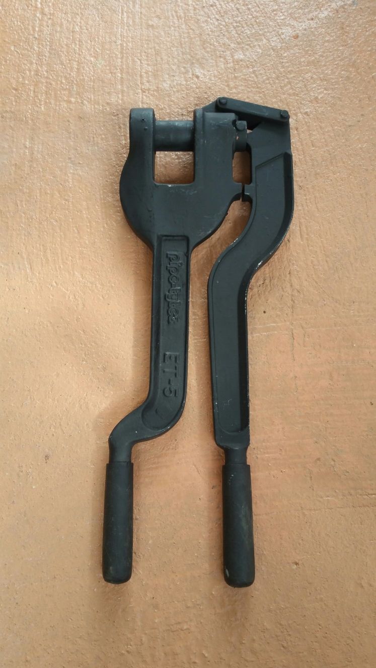 Ponchadora de metal