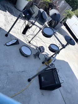 Simmons Electronic Drum Kit with Amplifier