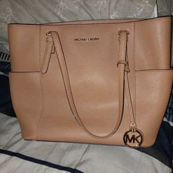 Lady's Michael Kors Pocketbook Handbag 75 Dollars 