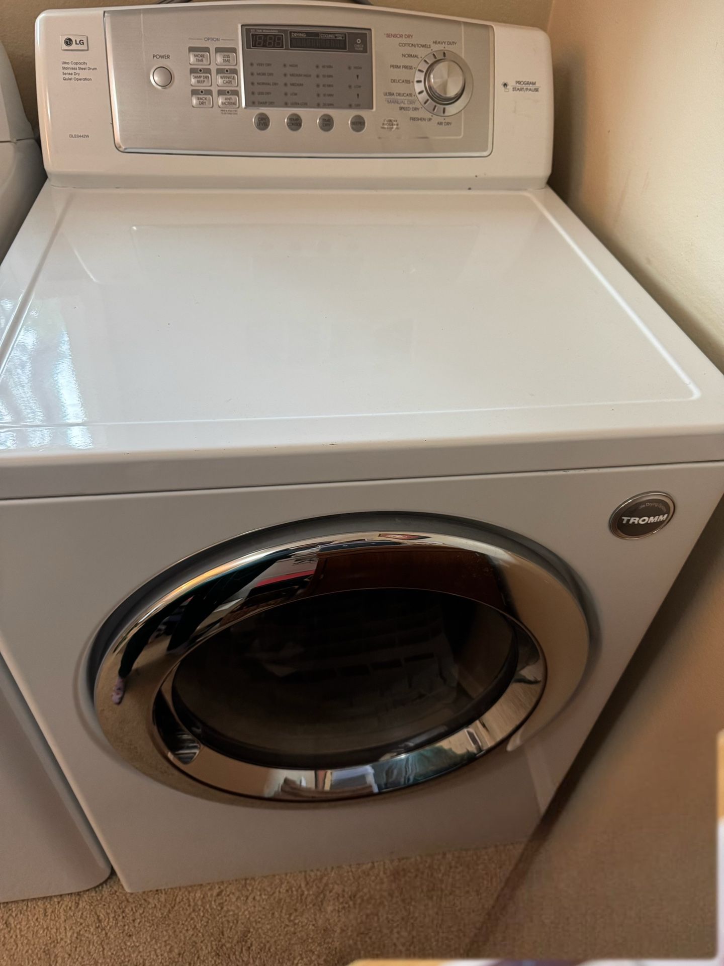 LG 27”Electric Dryer, 7.3 Cu.ft. Capacity 