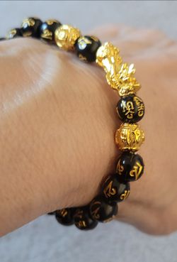 Feng Shui Pixiu Black Obsidian Bracelet, a popular traditional Chinese amulet designed to attract wealth, abundance, and good fortune