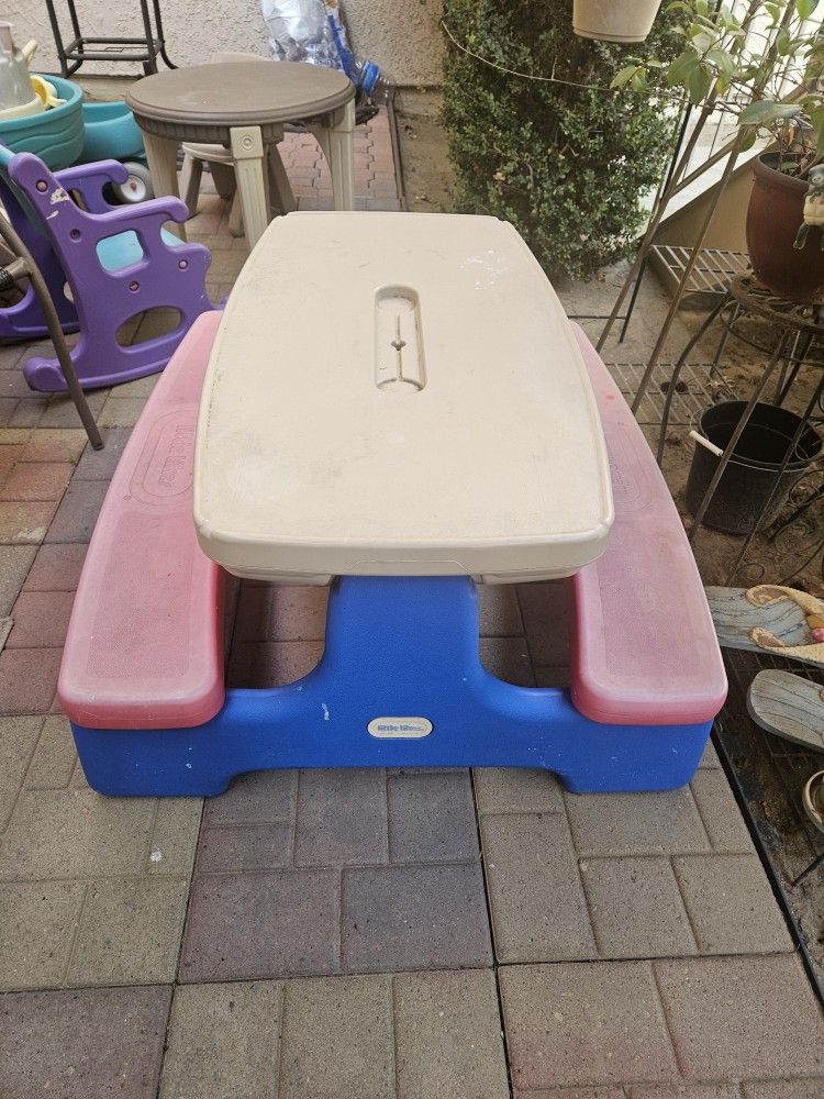 Kids Table
