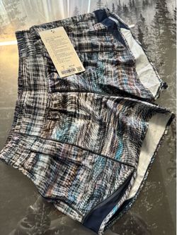 Lululemon multi color Hotty Hot short size 8