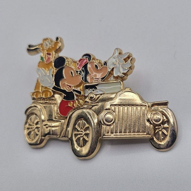 2005 -Disney Trading Disneyland Golden Vehicle Horseless Carriage Mickey & Minnie Pin