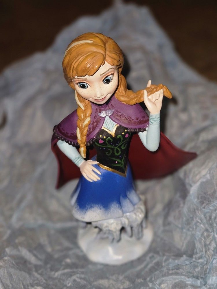 Disney Showcase Collection Anna