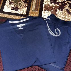 Fabletics Woman Scrub