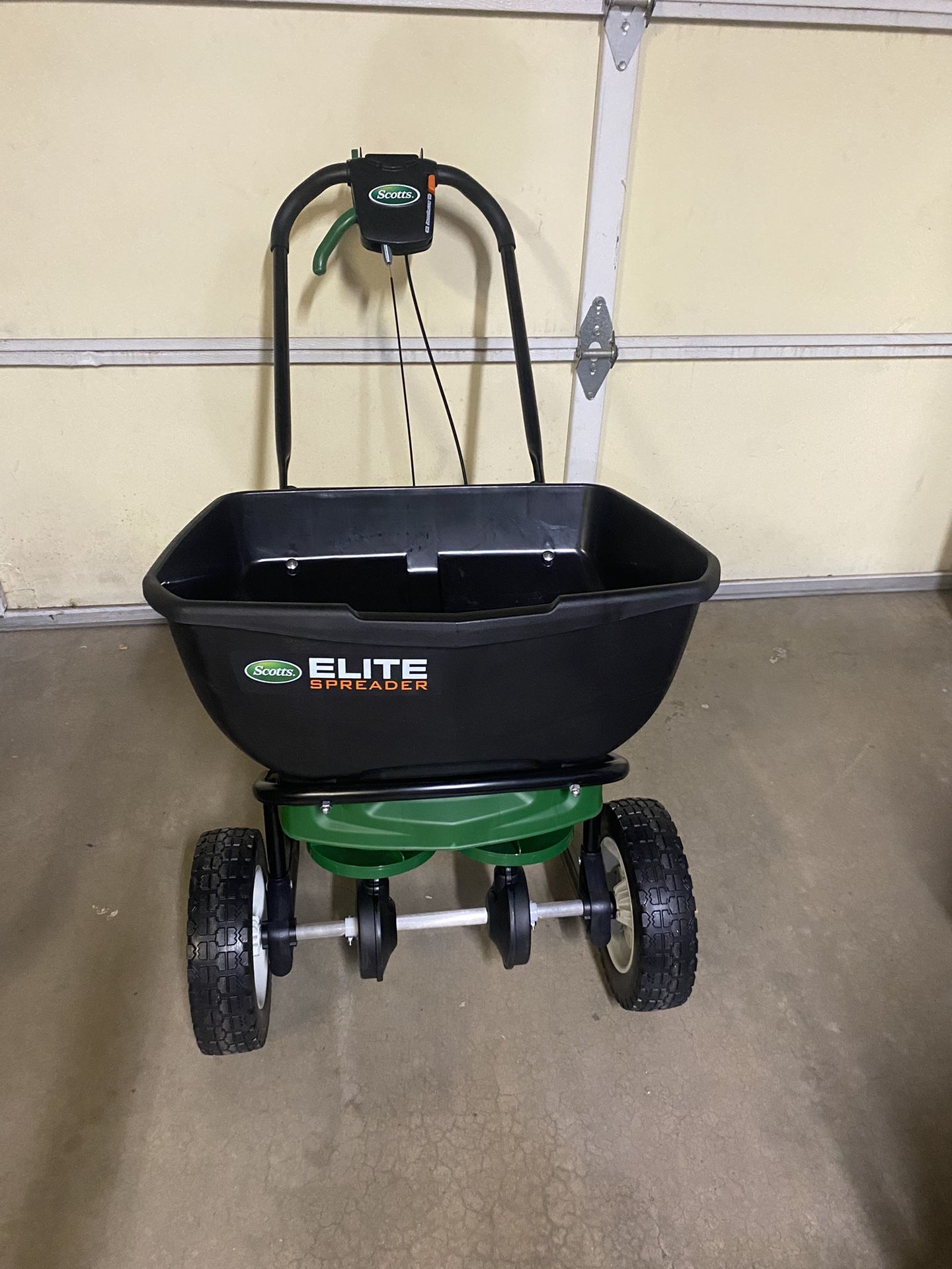 Scotts Elite Spreader