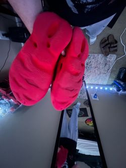Yezzy foam runners size 9