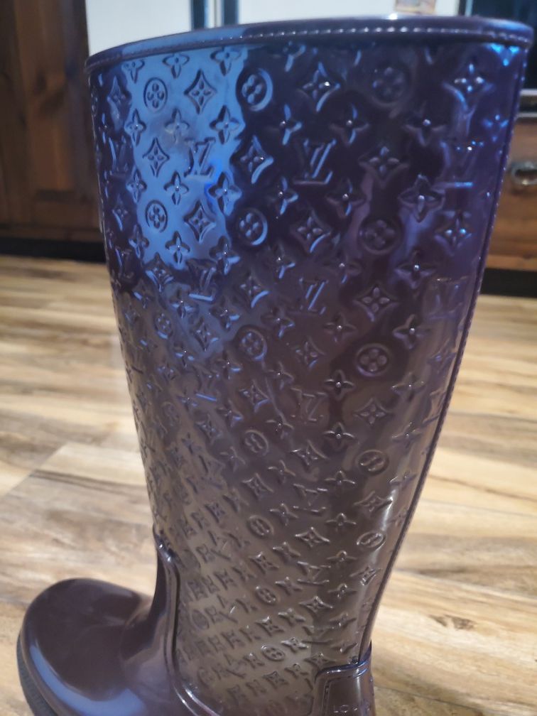 Authentic Louis Vuitton rain boots size 8.5 to 9