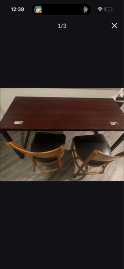 Table with chairs, can deliver