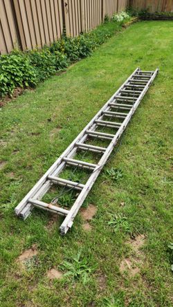 28-ft Alluminum Extension Ladder