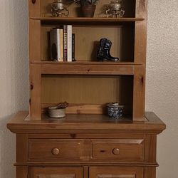 Beautiful Wood Broyhill Hutch/Bookcase