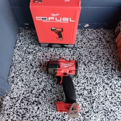 IMPACT WRENCH 1/2" MILWAUKEE TOOL ONLY 