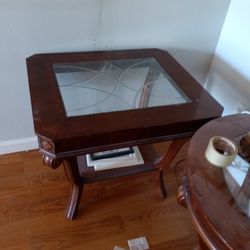 2 End Tables both$25