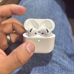 AirPods 4 