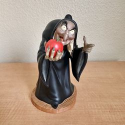 WDCC Snow White and The Seven Dwarfs Witch "Take The Apple Dearie" 1995