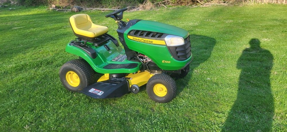 John Deere Riding Mower