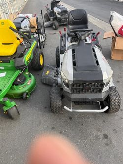 Murray MT100 42 in. 13.5 HP 500cc E1350 Series Briggs and Stratton Engine 6-Speed Manual Gas Riding Lawn Tractor Mower new