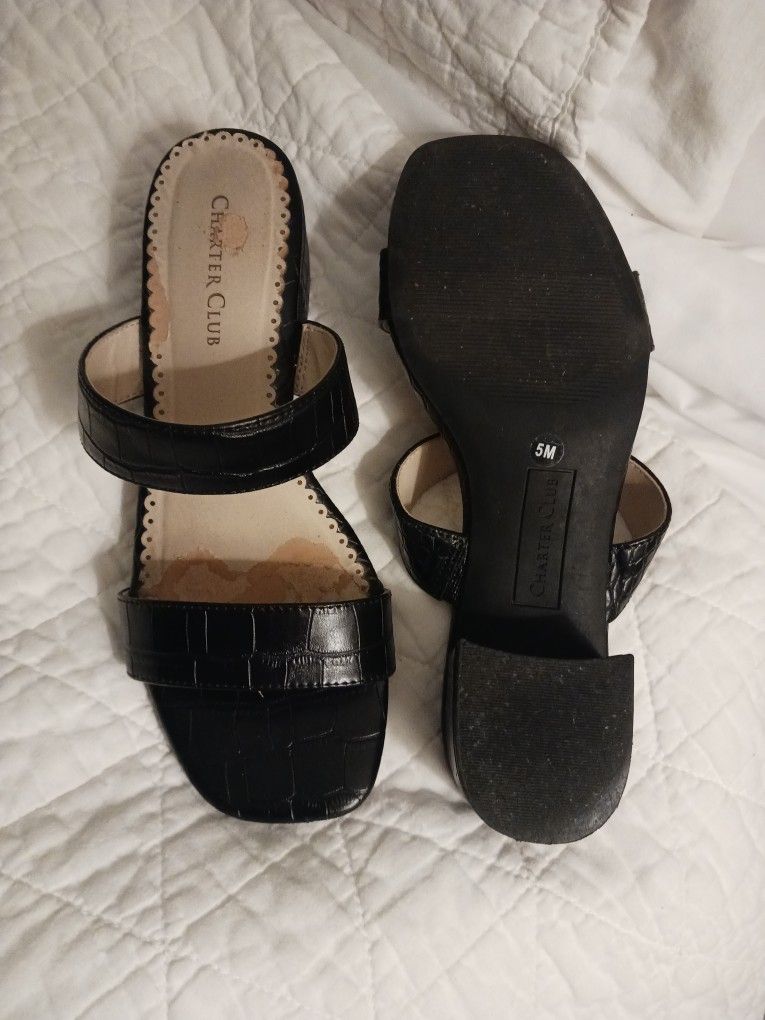 Women's Size 5M Black Short Heels