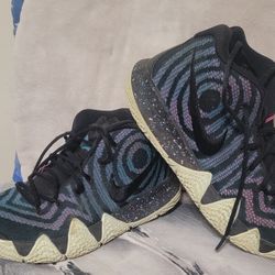 Kyries Basketball shoe