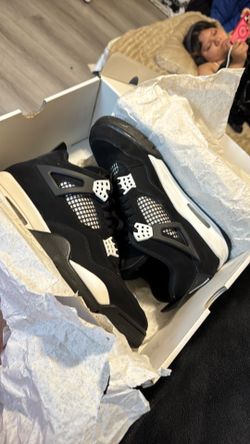 Jordan 4 white thunders 10.5
