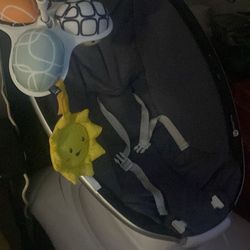 4 Moms Bluetooth Swing