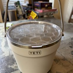 Yeti Rambler bucket COTA F1 2023 bucket