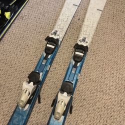 152cm Women’s Elan Downhill Skis With Bindings