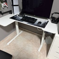 White L Shape desk 