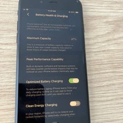 Like-new unlocked iPhone SE (2020): 128GB/Black/87% Battery Health -
