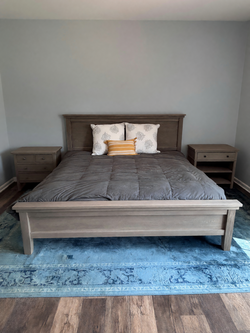Pottery Barn Farmhouse King Bedroom Set – Like New, 5 Pieces Gray Wash - Brownsburg, IN