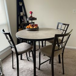 Like New Dining Set Table With 4 Chairs Set