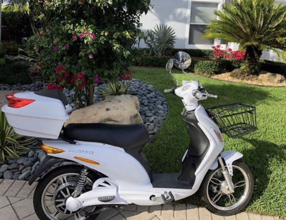 Electric Scooter Moped AmericanElectric NO LICENSE Requiered