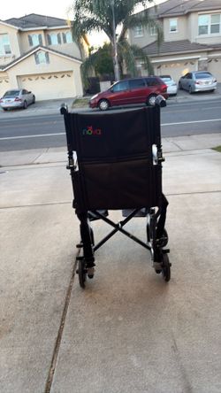 Wheelchair walker super light very good condition. Easy to fold in curry.