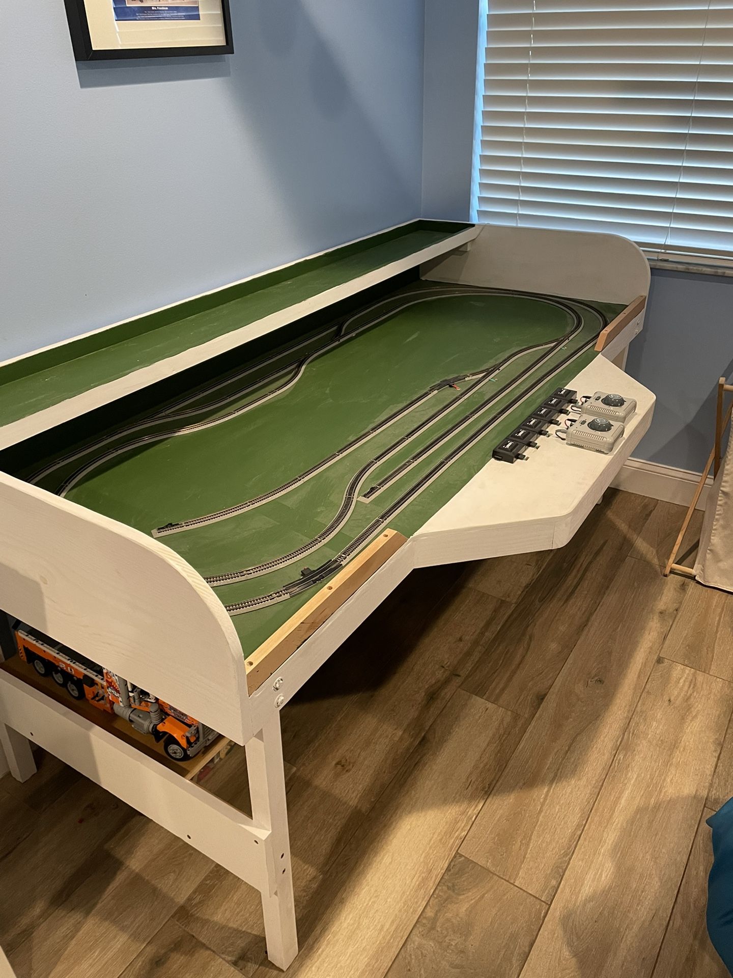 N scale Model train set & Train Table