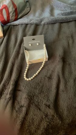 Water Pearls earrings And necklace New Never Wore